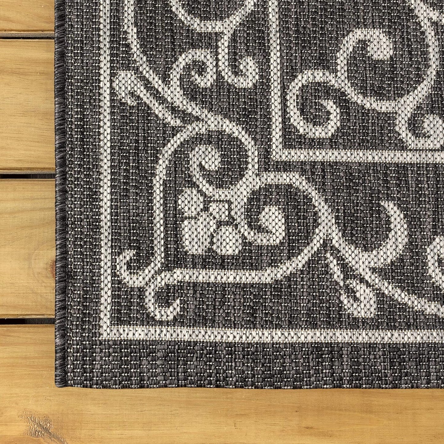 JONATHAN Y Vintage Filigree Indoor Outdoor Round Area Rug 5 Ft Black/Gray, Charleston Textured Weave for Backyard, Patio, Porch, Easy-Cleaning, High Traffic, Pet-Friendly, Non-Shedding (SMB106G-5R)