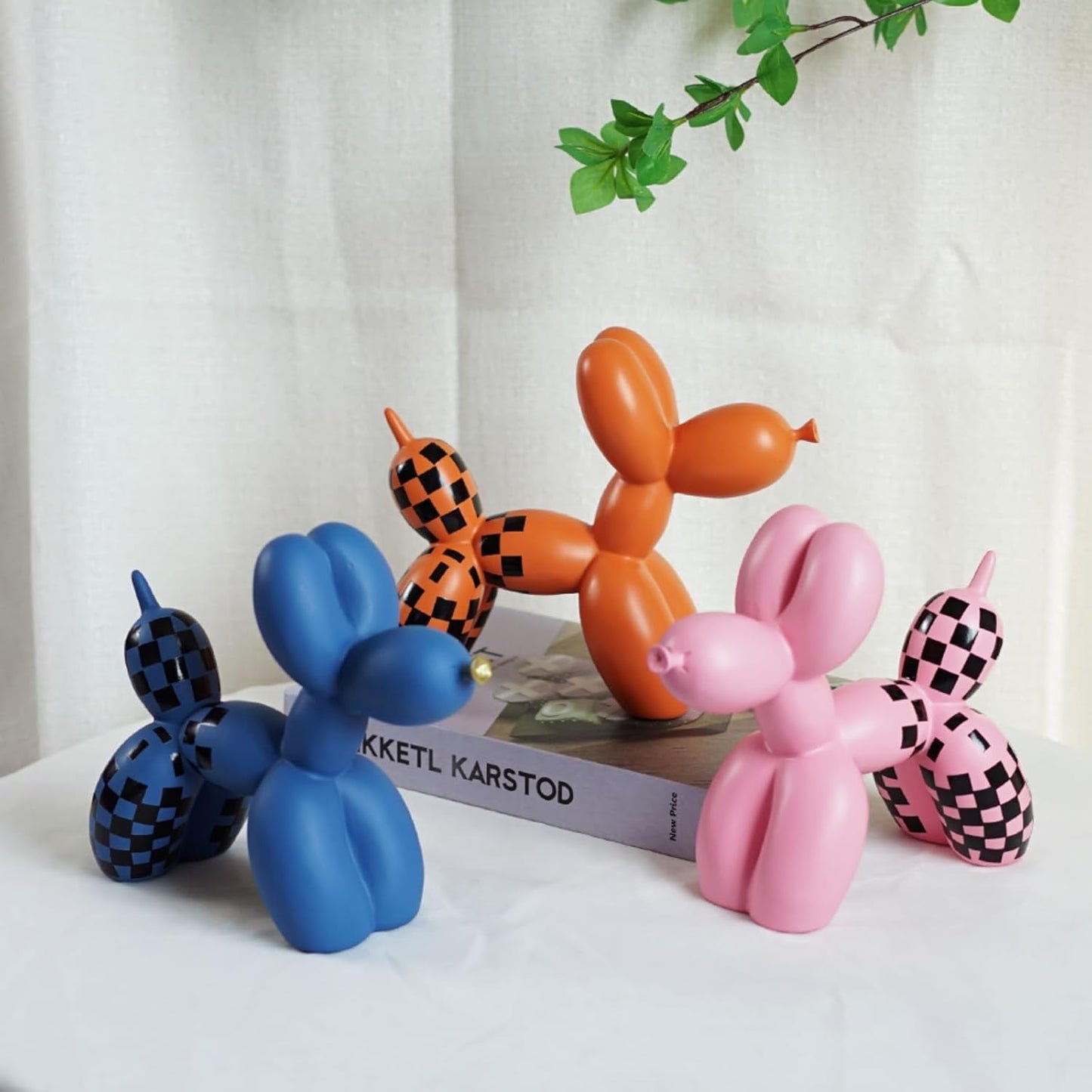 Vilead Resin Balloon Dog Statue with Checkered Pattern,Modern Home Decoration Trendy Animal Art Ornaments,Collection Figurine Bedroom Living Room Office Desktop Sculpture