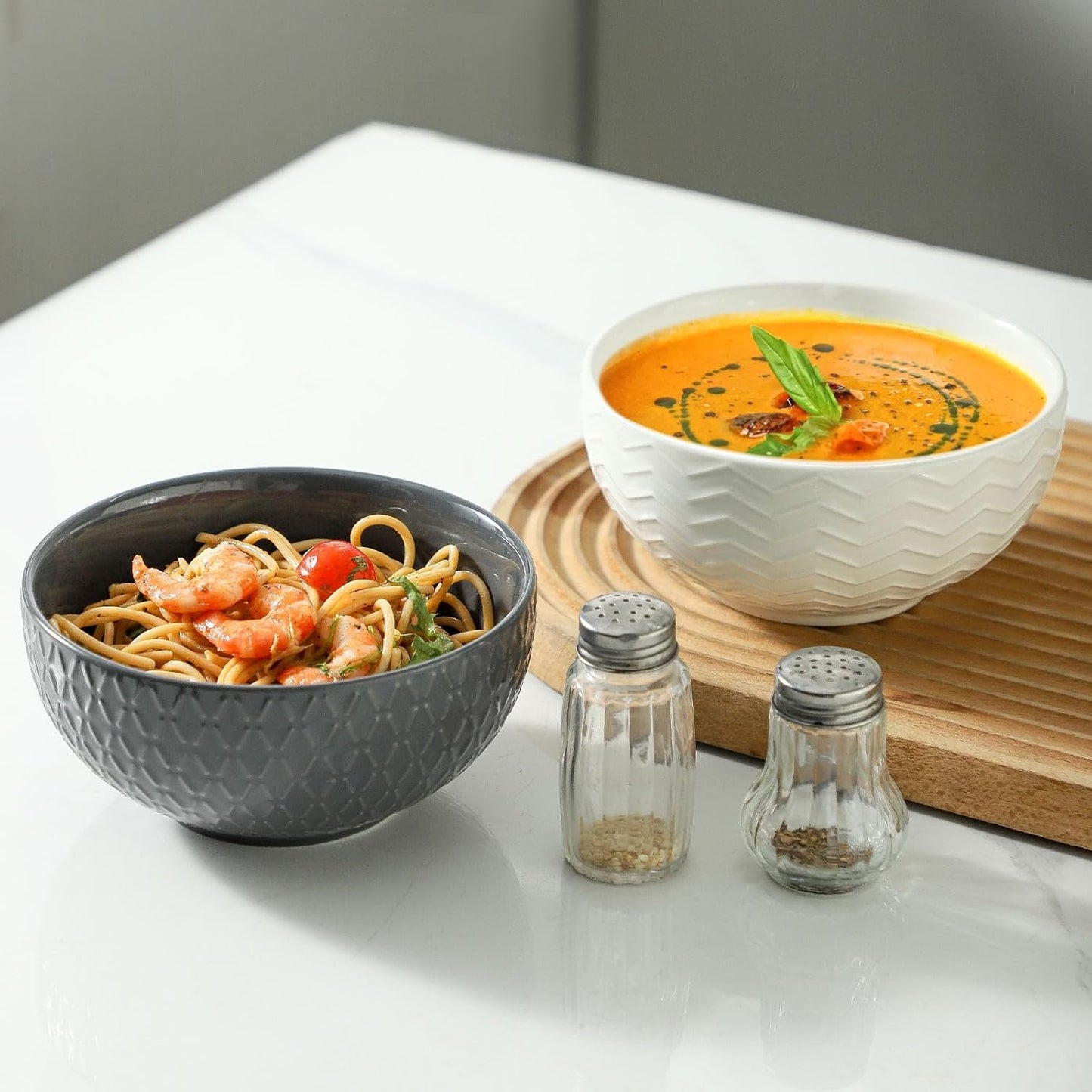 Hasense 26 OZ Soup Bowls, Ceramic Cereal bowls Set of 2 for Kitchen, Embossed Stoneware Porcelain Salad Bowls for Soup, Cereal, Oatmeal, Fruit, Microwave Dishwasher Safe, White And Gray