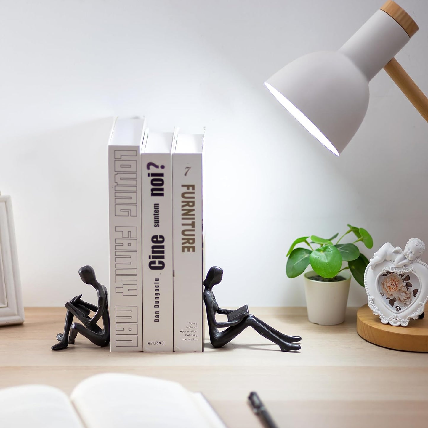 Sziqiqi Book Ends for Shelves Decorative - Cast Iron Bookends for Books Reading Couple Bookshelf Decorative Objects Metal Modern Statue Sculpture Gift for Readers Book Lovers Nerd