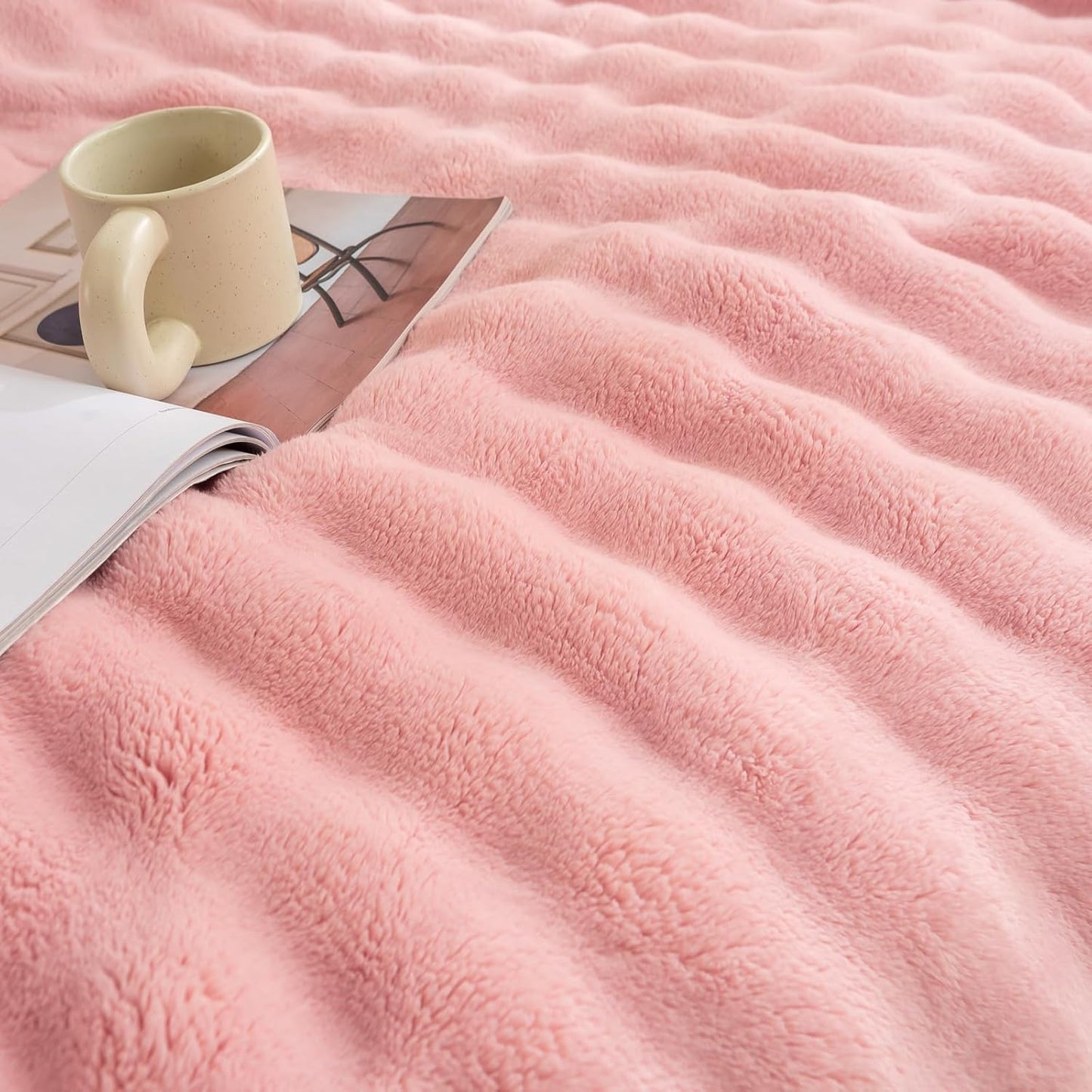 YUSOKI Luxury 3D Bubble Throw Blanket 3.1lb,All Ages,Home Decoration, (Light Pink,60 * 80inches)
