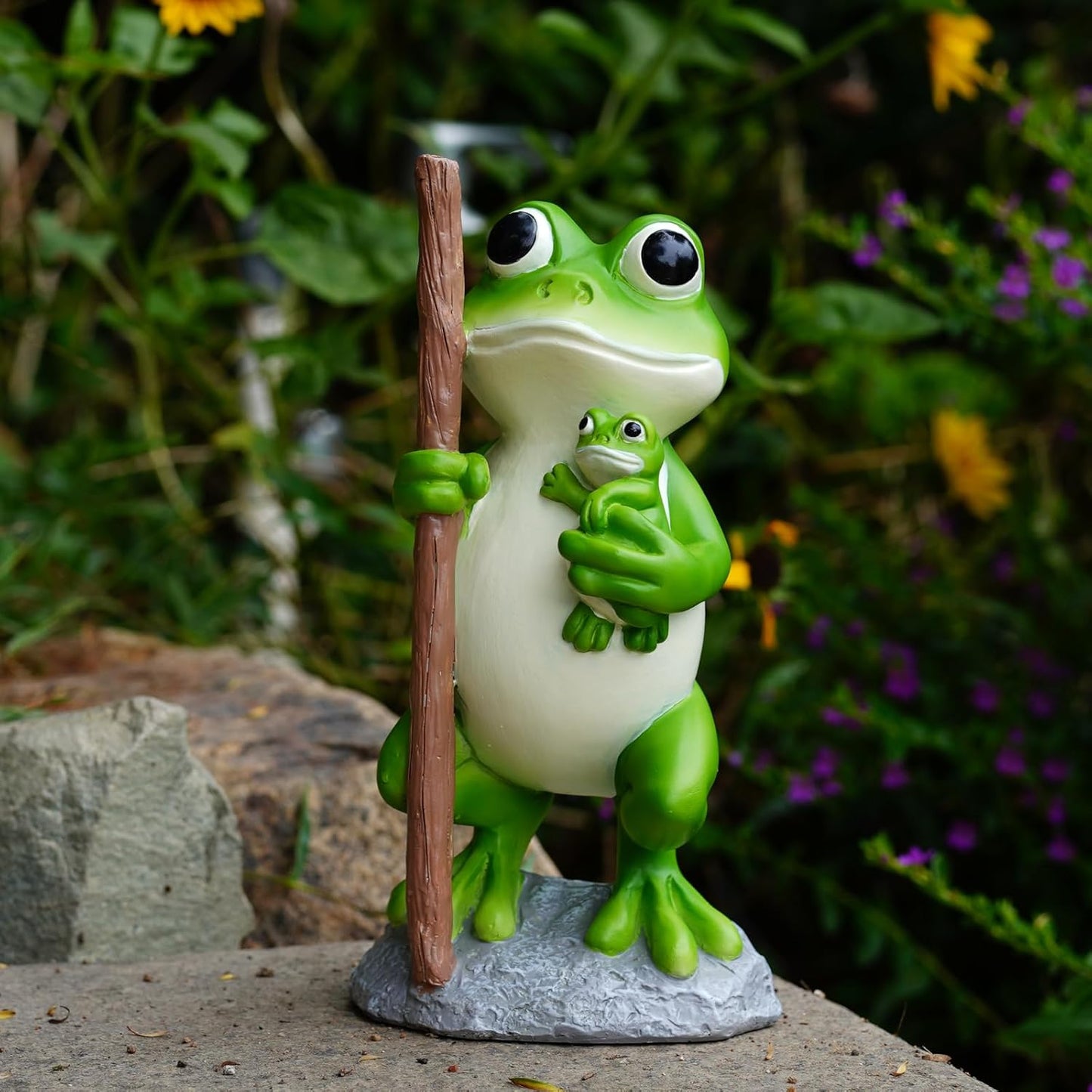Frog Statue Garden Decor, Resin Mother and Baby Frog Figurines Outdoor Decorations, Frog Decor for Yard Art Porch Lawn Ornaments, Unique Housewarming Gifts