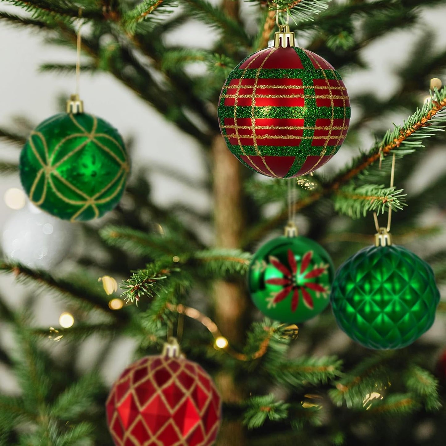 LARAINE Christmas Balls Ornaments 16 Pcs Decorations for Christmas Tree, Shatterproof Hanging Ball Variety Gift Set of Holiday Party Wedding Decoration (Green Red)