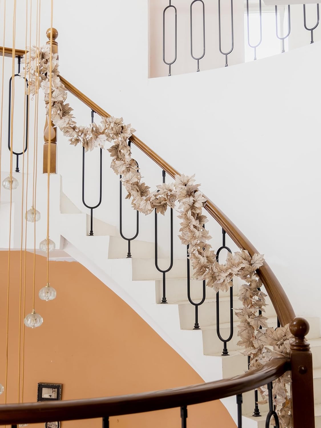 6PCS Beige Fall Maple Leaves Garland, 5.6Ft Artificial Maple Leaf Autumn Garland Hanging Fall Vines Table Decorations Front Door Fall Decor Thanksgiving Decorations Decor Outside Indoor Decor