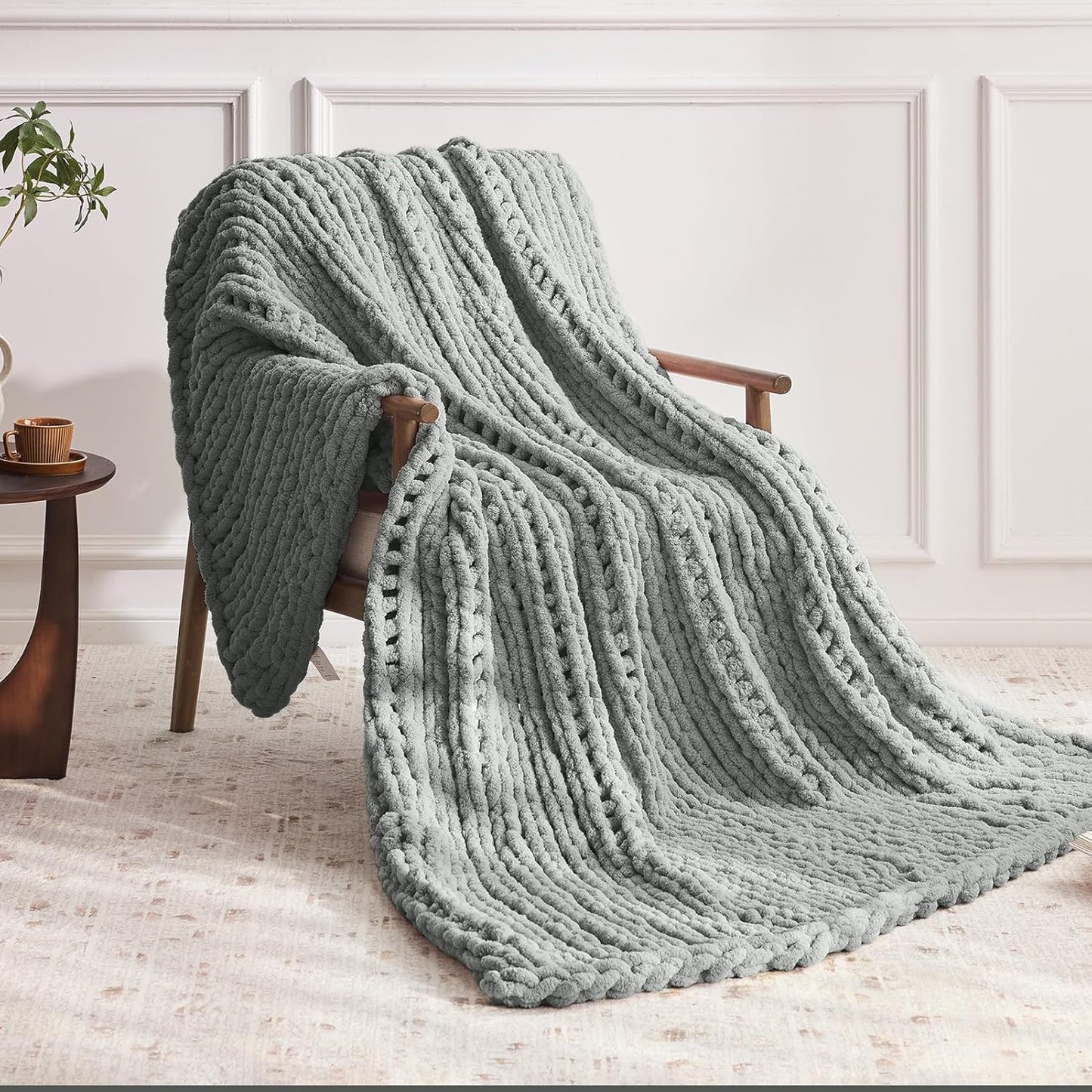 Chunky Knit Throw Blanket, 40''*50'' Knitted Throw Chenille Yarn for Bed Couch, Handmade Light Grey Crochet Big Thick Blanket, Machine Washable Cute Comfy Blanket for Home Decor