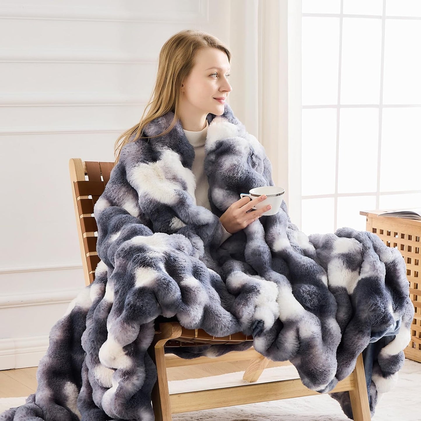 Cozy Faux Fur Throw Blanket for Couch-Warm Fuzzy Throw Blanket, Soft Plush Thick Bubble Blankets for Bedroom and Living Room, Furry Luxury Blanket, 50 x 60,Tie-Dye Blue