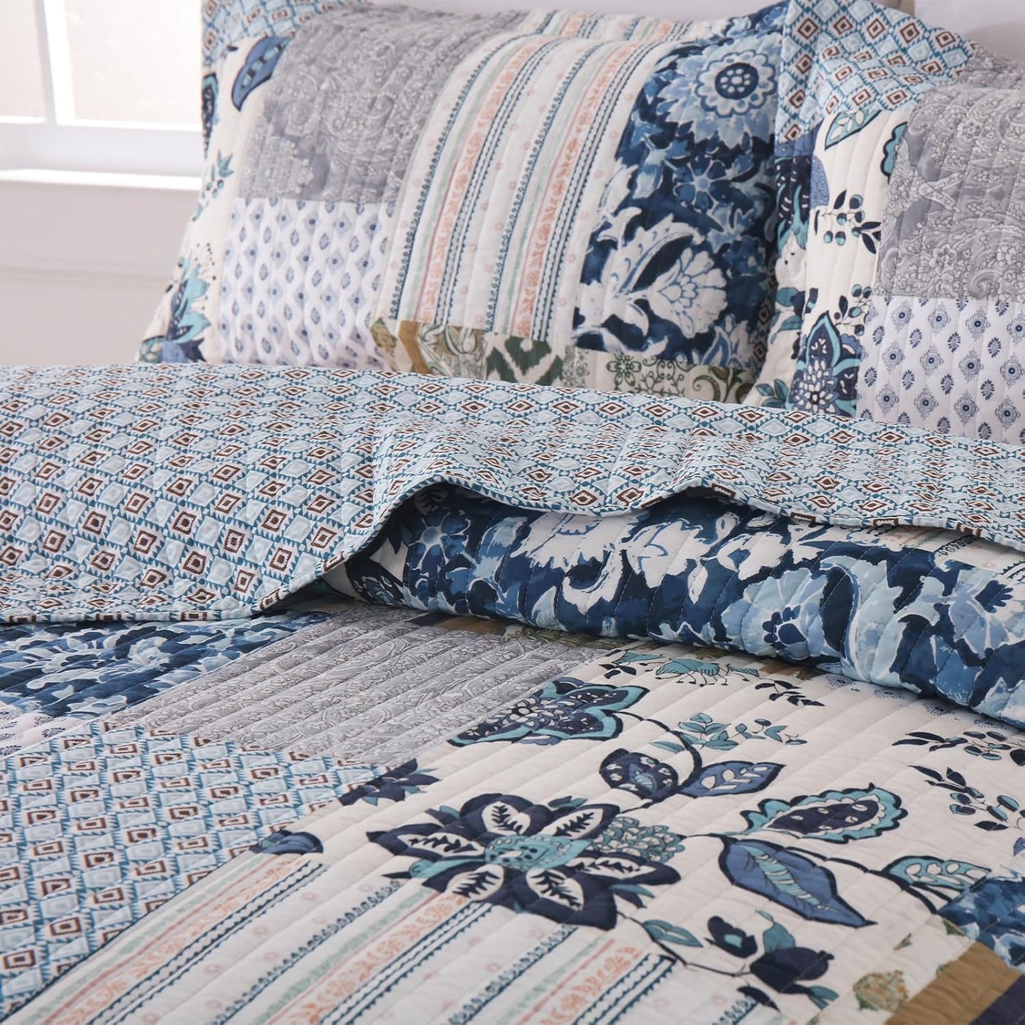 Yvooxny King Quilt Set Reversible Quilted Bedspread 3-Piece Lightweight Floral Real Patchwork Coverlet Bedding Set with Pillowcases for All Seasons, 108 * 96 Inches