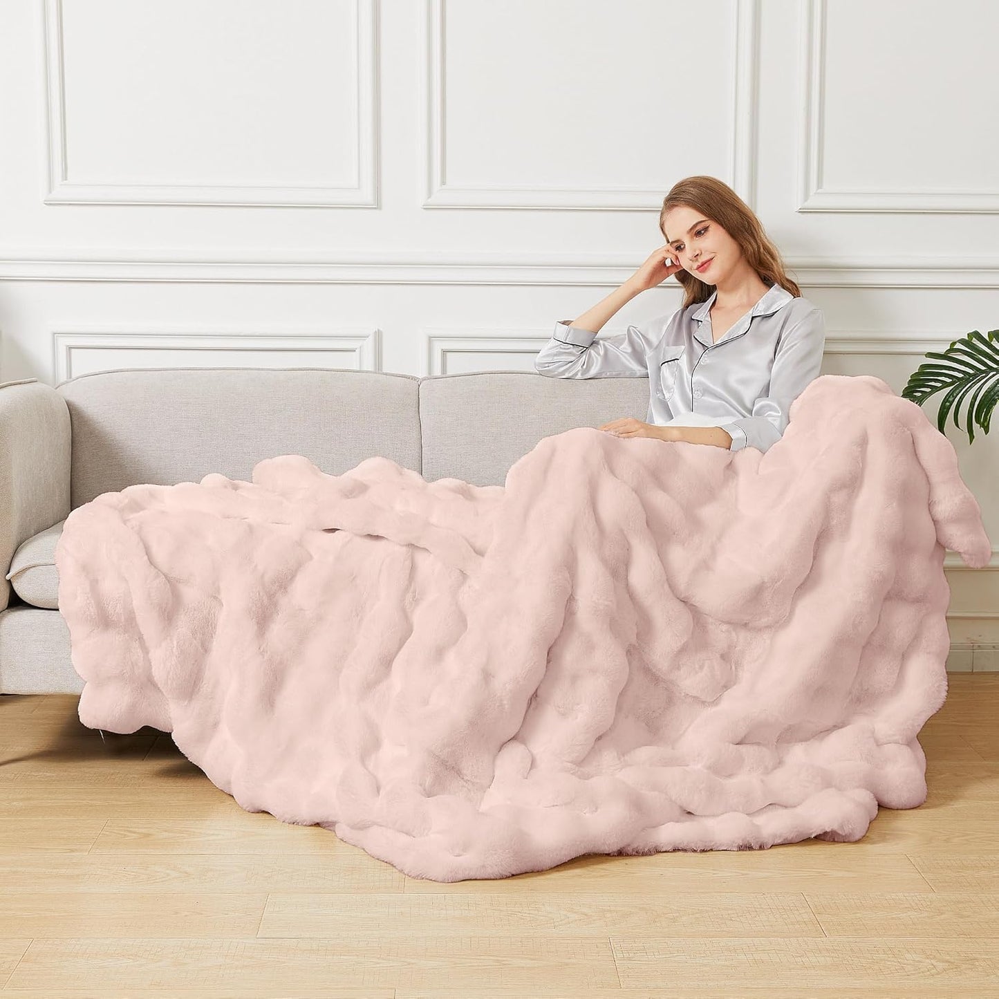 Pink Cozy Faux Fur Twin Blanket for Living Room Bedroom 60x80 Thick Ultra Soft Fuzzy Throw Blanket Fluffy Furry Bed Comforter Home Gifts 860 GSM