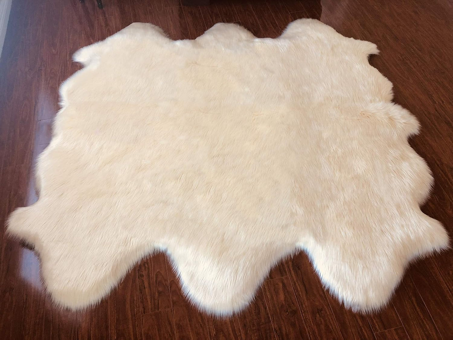 LAMBZY Faux Sheepskin Hypoallergenic Free Shape Silky Shag Rug, Luxury Shaggy Silky Plush Carpet for Bedrooms Rugs Living Kids Room Sofa Floor Rugs (Sexto 6 Pelts 6'x6', 180x180cm, Cream)