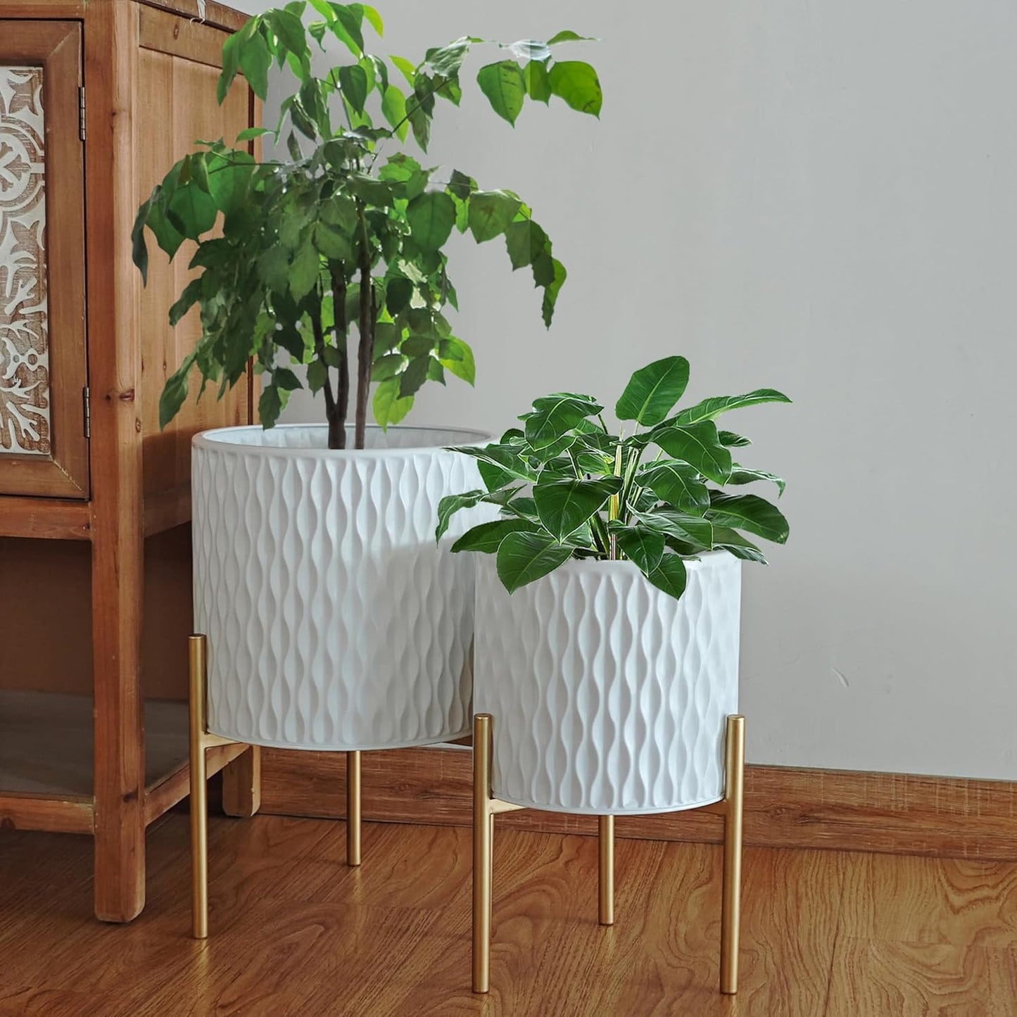 ARNIS Plants Pots with Stand, Set of 2 P lanters, Unique Mid Century Decorative Metal Flower Pots with Drainage, 8.25 & 10.5 Inch, White and Gold