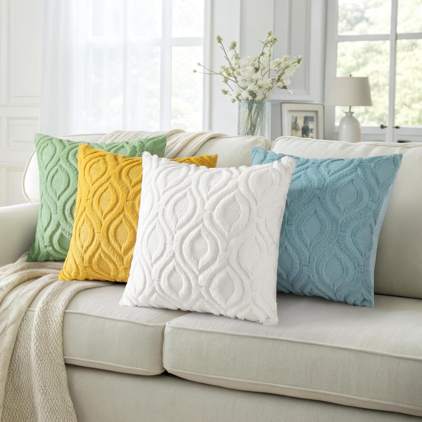 decorUhome Throw Pillow Covers 20x20 Inch Set of 2, Soft Plush Decorative Faux Fur Cream Beige Solid Couch Pillow Covers, Accent Farmhouse Neutral Square Euro Pillow Cases for Sofa Bed Living Room