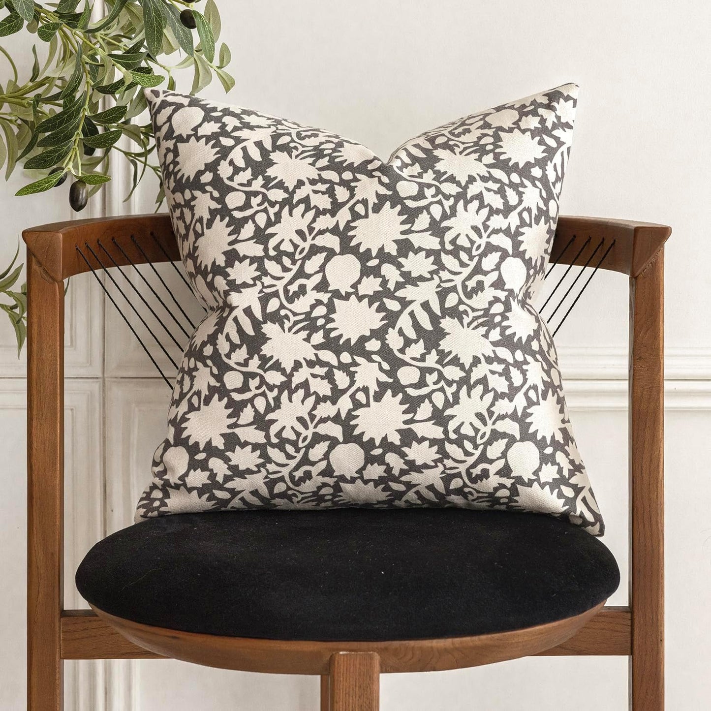 Foindtower Set of 2 Decorative Neutral Floral Throw Pillow Covers Accent Farmhouse Cushion Covers Boho Vintage Pillowcase for Couch Sofa Bedroom Living Room Home Decor Outdoor,22×22 Inch,Rustic Gray