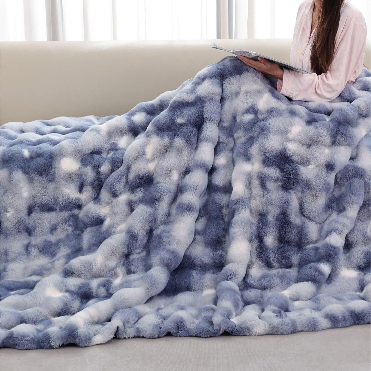 Tie-dye Blue Soft Comfy Throw Blanket for Couch Bedroom Faux Fur 50x60 Fluffy Blanket for Living Room Furry Bed Comforter Cozy Home Decor Gifts 860 GSM