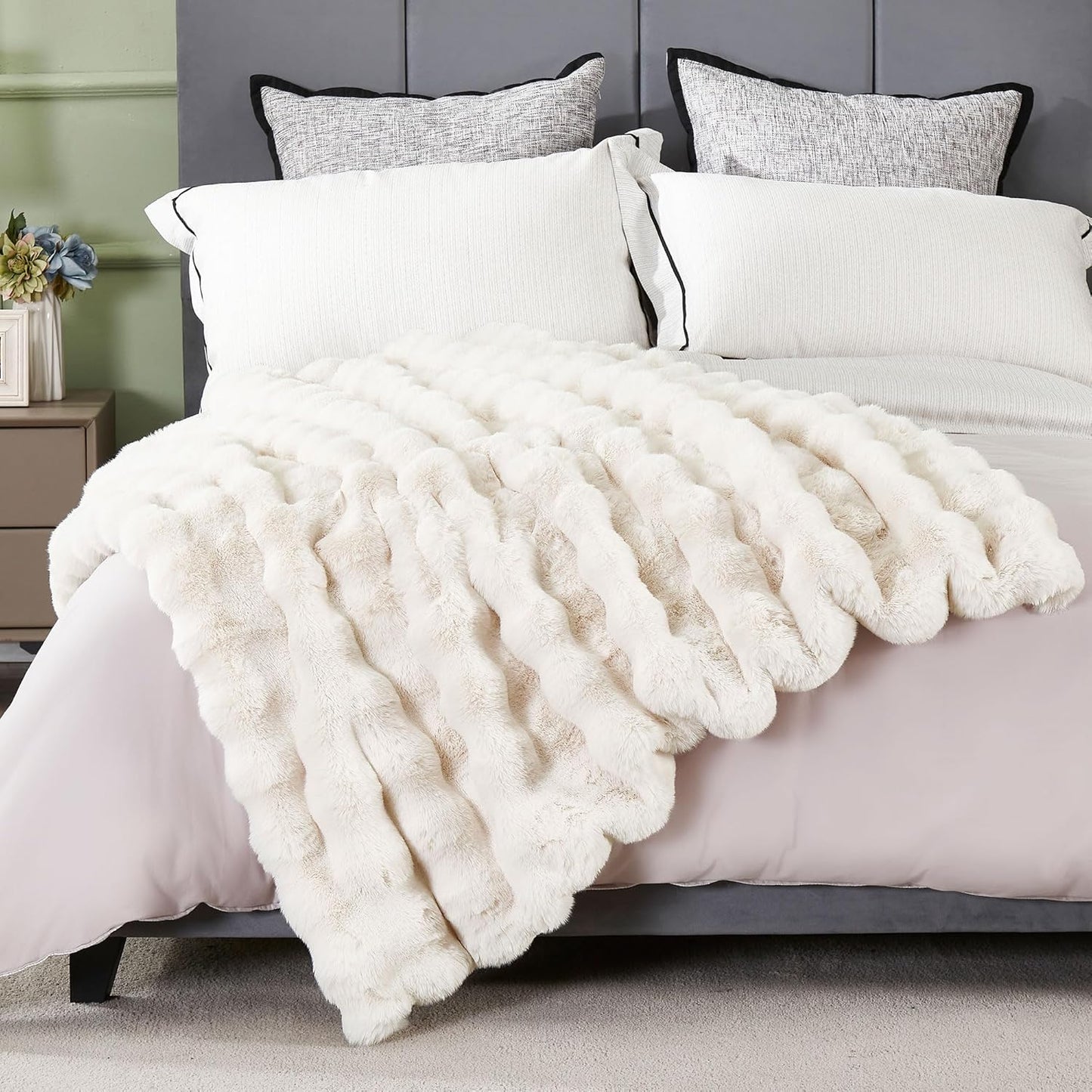 DREAMNINE Large Soft Thick Fuzzy Bubble Faux Rabbit Fur Blanket Full Size 70" x 80",Double Sided Comfy Plush Warm Shaggy Fluffy Blankets,Luxury Big Cozy Cute Textured Furry Blanket for Bed,Cream White