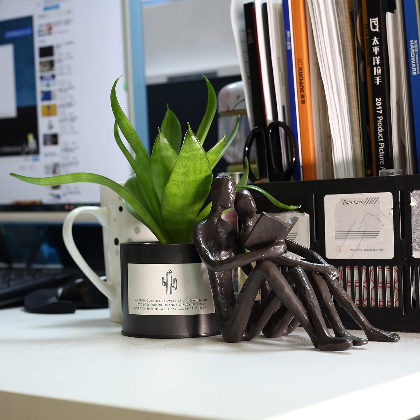 Ambipolar Romantic Reading Couple Bookshelf Decor, Cast Iron Bookend, Aesthetic Room Decor, Office Desk Decor, Home Decorative Bookend for Heavy Books, Satin Black