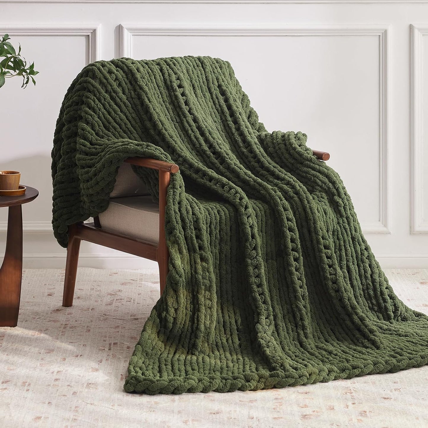 Chunky Knit Throw Blanket, 30''*40'' Knitted Throw Chenille Yarn for Bed Couch, Handmade Green Crochet Big Thick Blanket, Machine Washable Cute Comfy Blanket for Home Decor