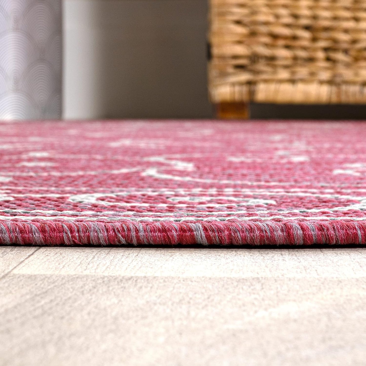 JONATHAN Y Vintage Filigree Indoor Outdoor Area Rug 3X5 Fuchsia/Light Gray, Charleston Textured Weave for Backyard, Patio, Porch, Easy-Cleaning, High Traffic, Pet-Friendly, Non-Shedding (SMB106J-3)