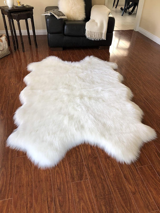 LAMBZY Faux Sheepskin Hypoallergenic Free Shape Silky Shag Rug, Luxury Shaggy Silky Plush Carpet for Bedrooms Rugs Living Room Kids Rooms Sofa Floor Rugs (Quarto 4 Pelts 4'x6', 120x180cm White)