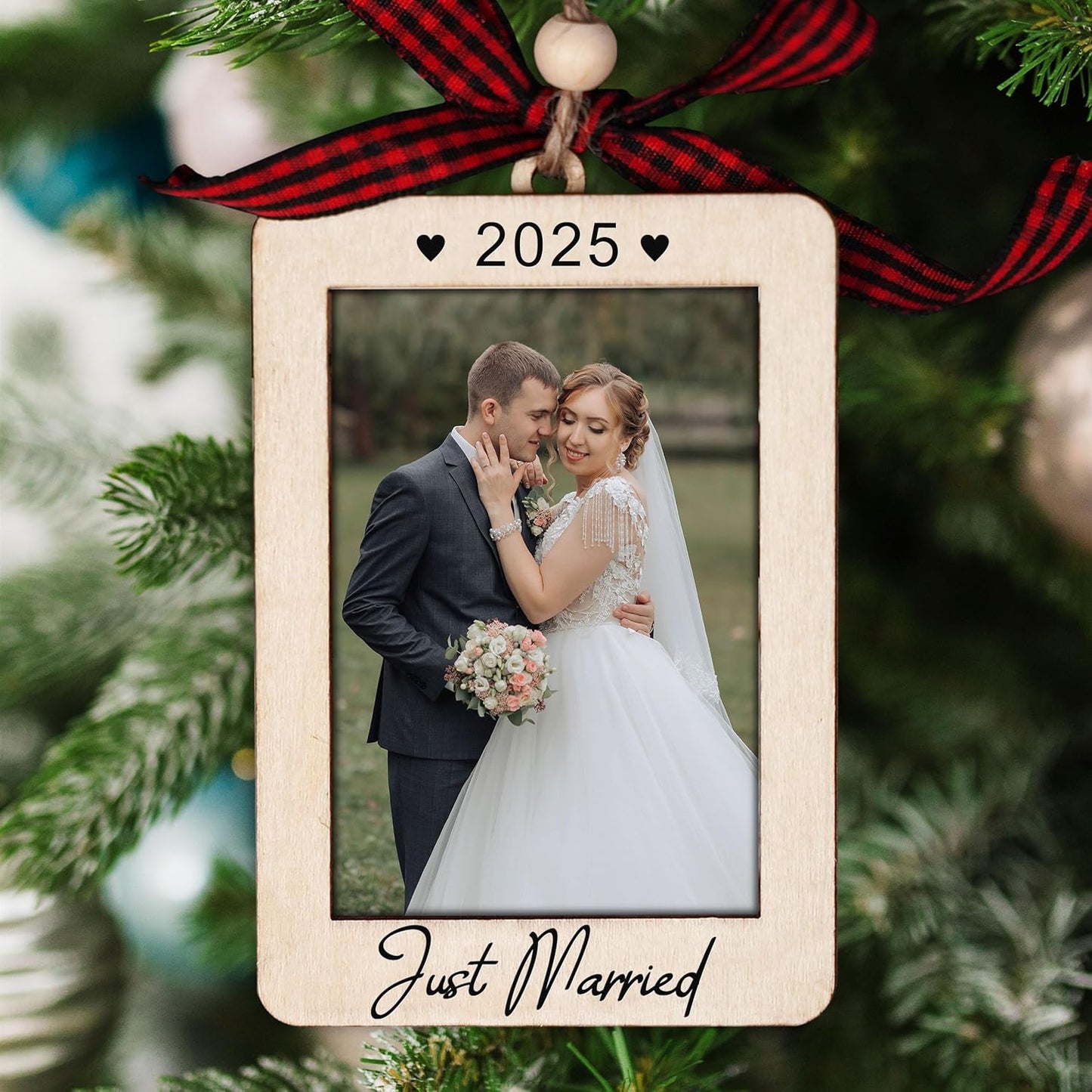 Just Married Picture Frame Ornament 2025 - Wedding Gifts for Newlyweds - Just Married Ornaments 2025 - First Christmas Married Ornament 2025 - Newlyweds Gifts For Couples - Mr And Mrs Wedding Gift