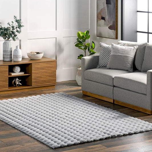 nuLOOM Jeni Solid Faux Rabbit Machine Washable Area Rug, 6x9, Silver