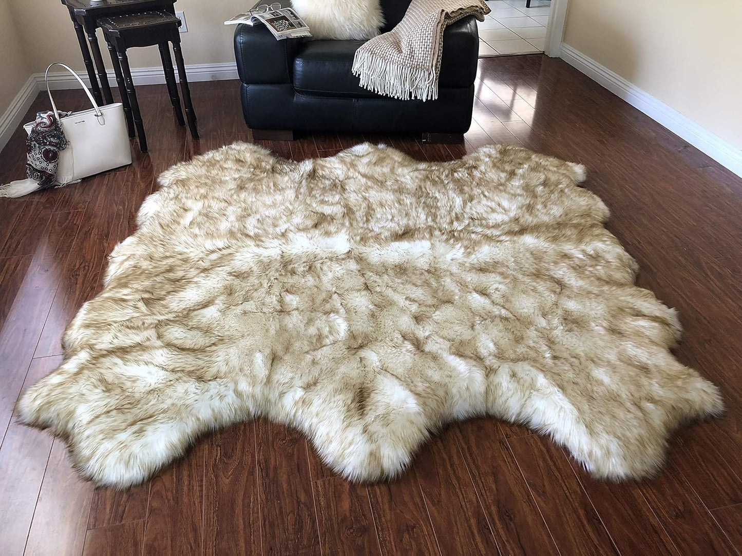LAMBZY Faux Sheepskin Hypoallergenic Free Shape Silky Shag Rug, Luxury Shaggy Silky Plush Carpet for Bedrooms Rugs Living Sofa Floor Rugs (Sexto 6 Pelts 6'x6', 180x180cm White with Brown Tips)