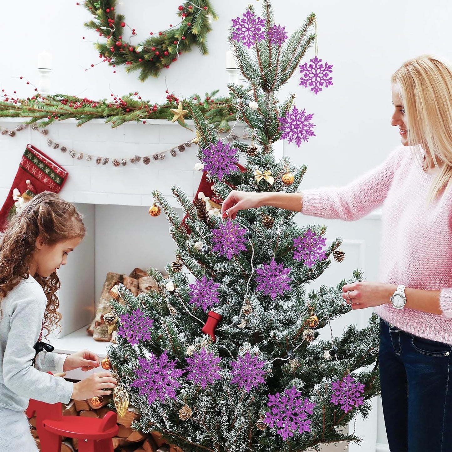 36pcs Christmas Light Purple Snowflake Ornaments，Plastic Light Purple Snow Flakes Hanging Ornaments for Christmas Tree Decor Winter Wonderland Frozen Birthday Party Holiday Home Decor Craft Snowflake