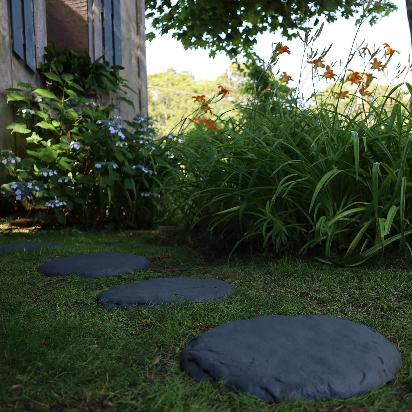 Ei Circular 15.5” Stepping Stones with Ground Stakes - Home or Garden Step Stones for Outdoor Walkway or Pathway Pavers - Resin Material (4, Slate Grey)