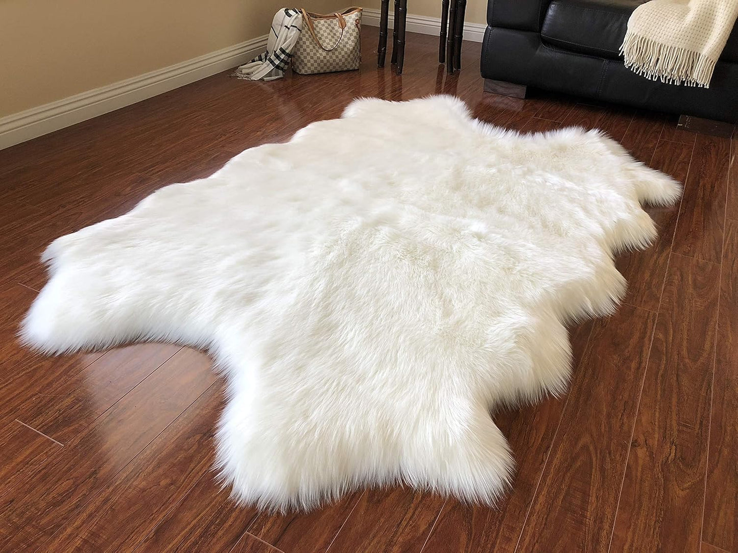 LAMBZY Faux Sheepskin Hypoallergenic Free Shape Silky Shag Rug, Luxury Shaggy Silky Plush Carpet for Bedrooms Rugs Living Room Kids Rooms Sofa Floor Rugs (Quarto 4 Pelts 4'x6', 120x180cm White)
