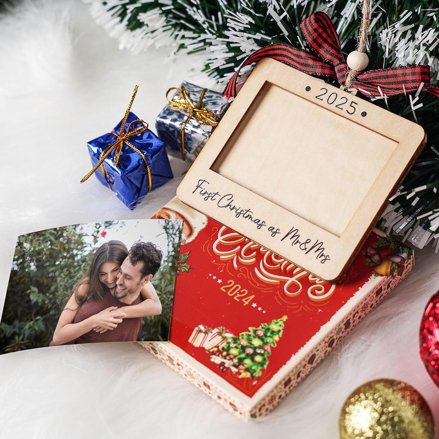 Christmas Photo Frame Ornament, 2025 Ornament, Wooden Picture Frame Ornaments With Hanging String (2025 Mr & Mrs (Landscape))