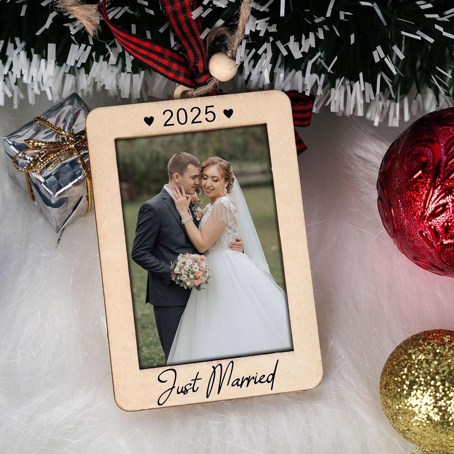Just Married Picture Frame Ornament 2025 - Wedding Gifts for Newlyweds - Just Married Ornaments 2025 - First Christmas Married Ornament 2025 - Newlyweds Gifts For Couples - Mr And Mrs Wedding Gift