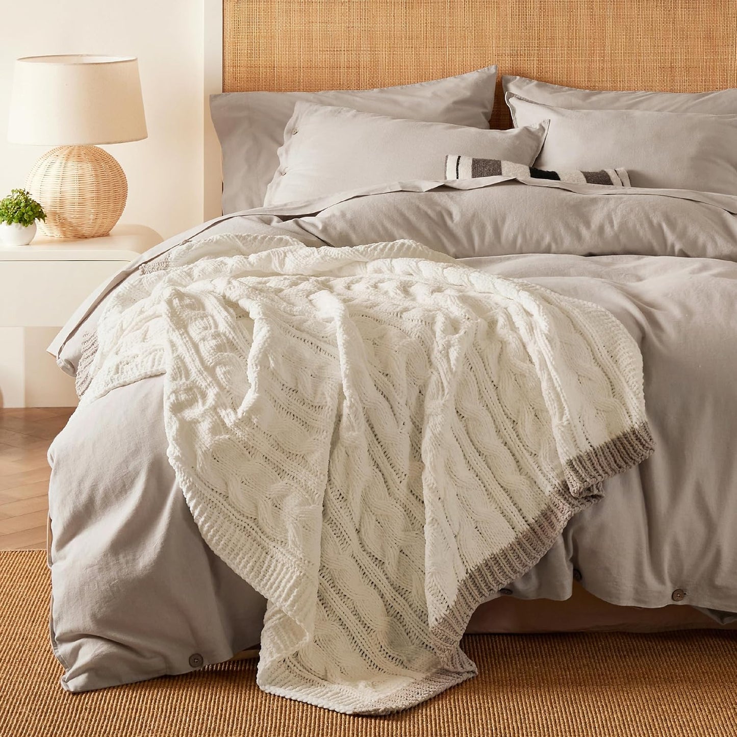 Bedsure Cable Knit Twin Blanket for Couch Bed - Breathable Chenille Chunky Knit Twin Blanket for Decorative Gift, GentleSoft Cozy and Warm for Winter and All Seasons, Cream, 60x80 Inches