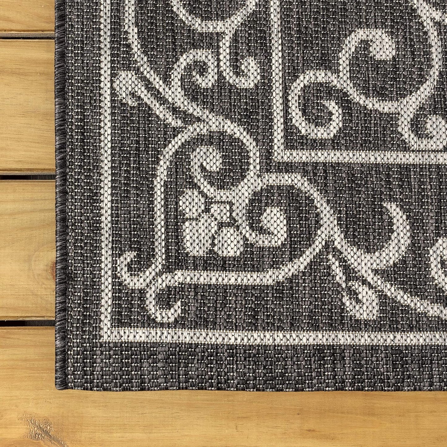 JONATHAN Y Vintage Filigree Indoor Outdoor Round Area Rug 3 Ft Black/Gray, Charleston Textured Weave for Backyard, Patio, Porch, Easy-Cleaning, High Traffic, Pet-Friendly, Non-Shedding (SMB106G-3R)