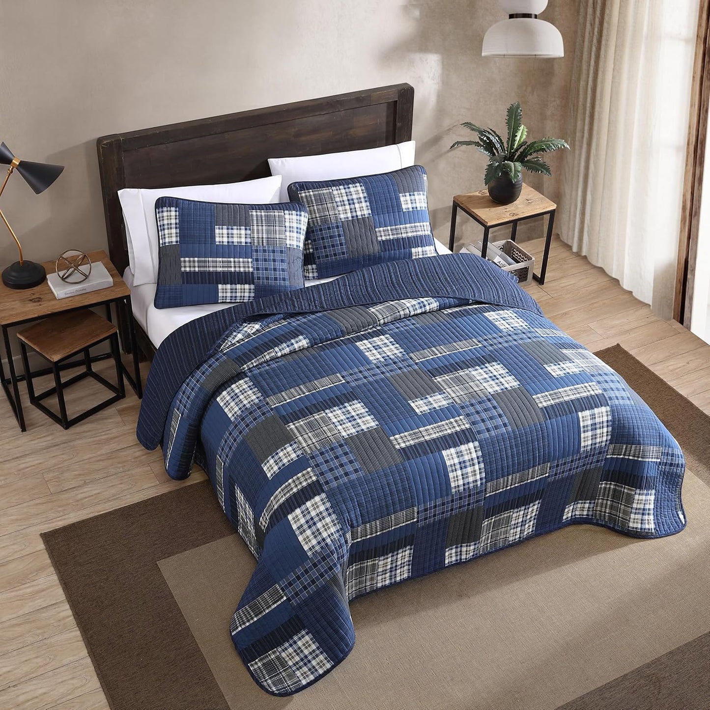 Eddie Bauer - King Quilt Set, Reversible Cotton Bedding with Matching Shams, Lightweight Home Decor for All Seasons (Eastmont Navy, King)